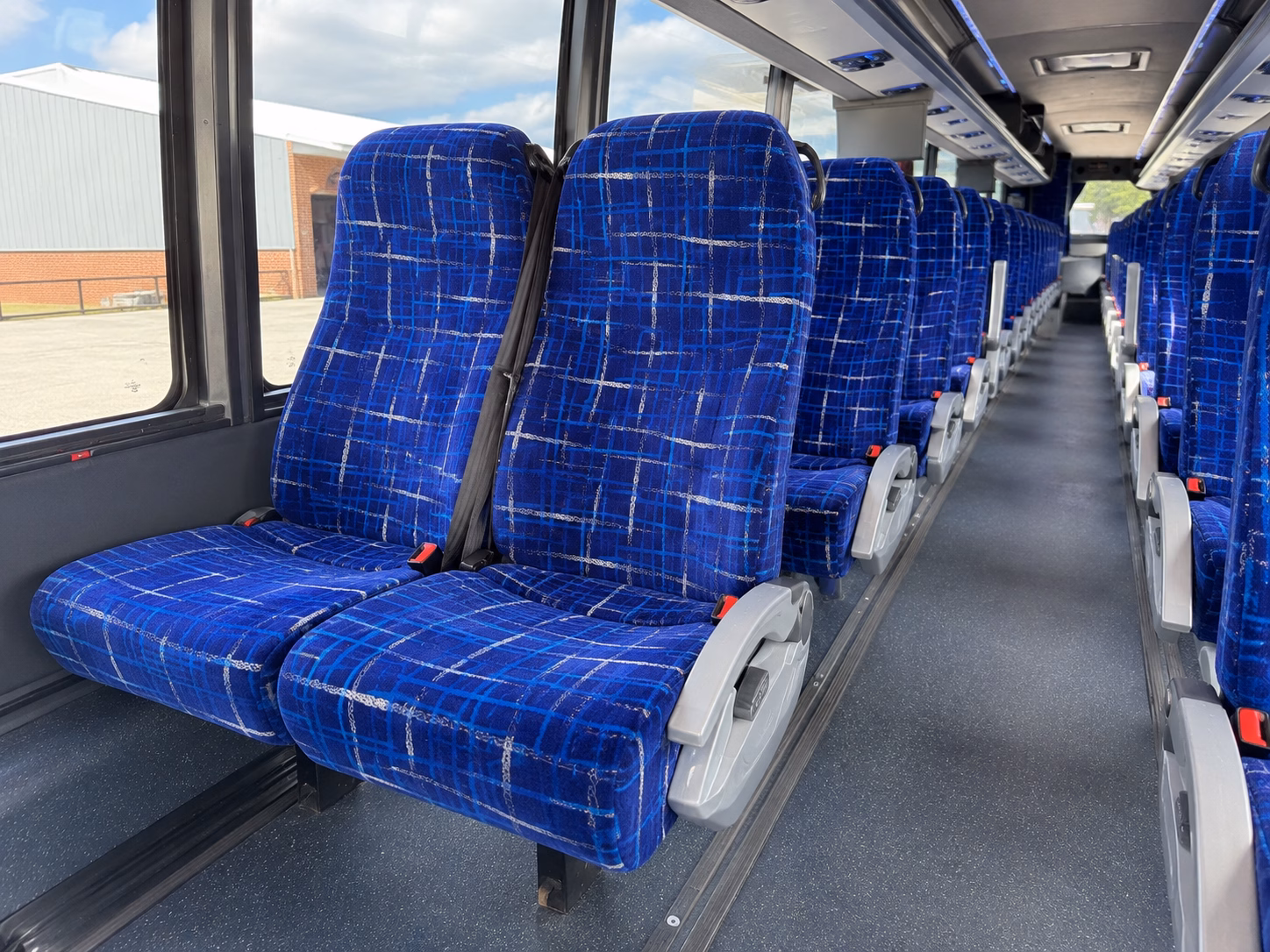 charter buses down i 15 to temecula wine country