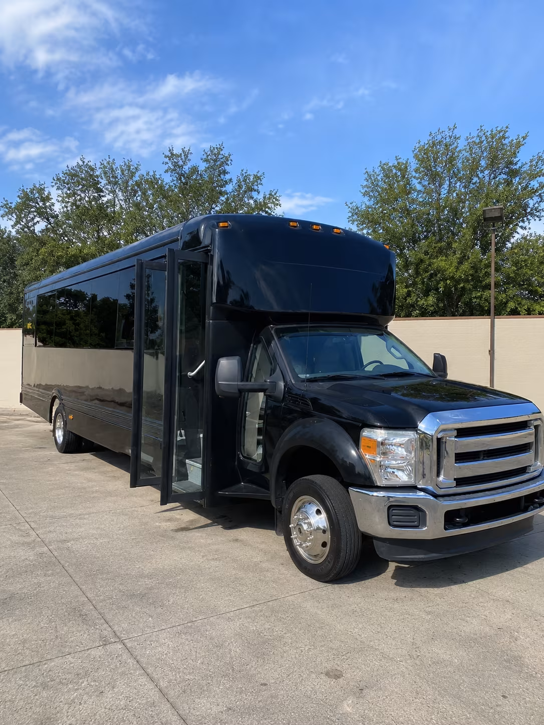 riverside 20 passenger party bus